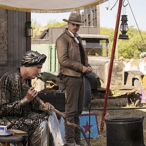 Fotoğraf Logan Marshall-Green