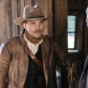 Fotoğraf Logan Marshall-Green