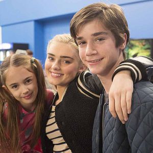 Fotoğraf Meg Donnelly