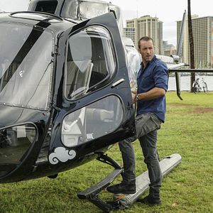 Fotoğraf Alex O'Loughlin