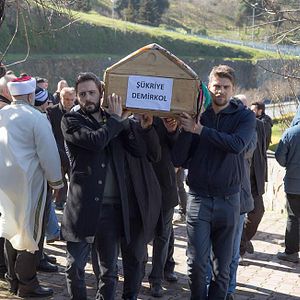 Fotoğraf Fazilet Hanım ve Kızları