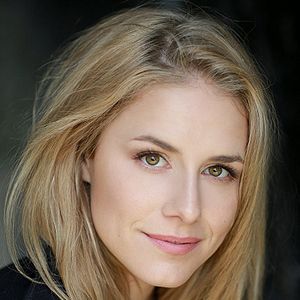 Fotoğraf Alix Wilton Regan