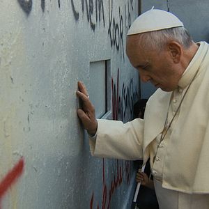 Fotoğraf Pope Francis - A Man of His Word