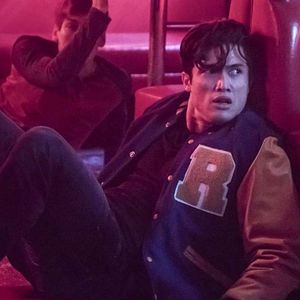 Fotoğraf Charles Melton