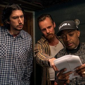 Fotoğraf Karanlıkla Karşı Karşıya