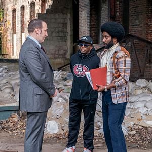 Fotoğraf Karanlıkla Karşı Karşıya