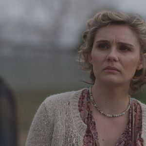 Fotoğraf Clare Bowen