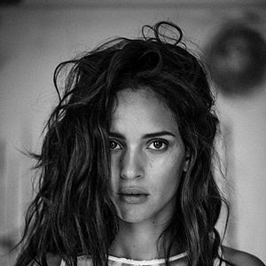 Fotoğraf Adria Arjona