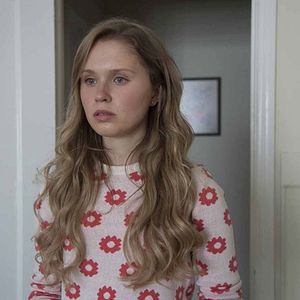 Fotoğraf Eliza Scanlen