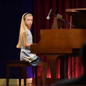 Fotoğraf Shay Rudolph