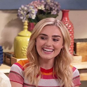 Fotoğraf Meg Donnelly