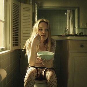 Fotoğraf Odessa Young