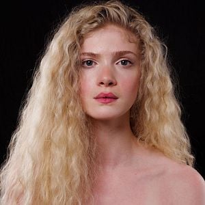 Fotoğraf Elena Kampouris