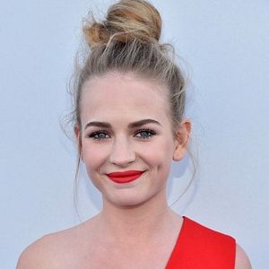 Fotoğraf Britt Robertson