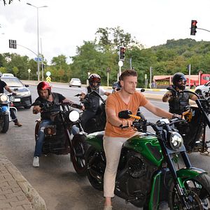 Fotoğraf Bekarlığa Feda