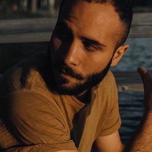 Fotoğraf A Moment in the Reeds