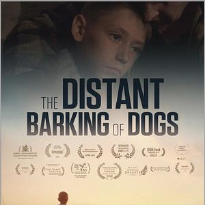 Fotoğraf Uzakta Havlayan Köpekler