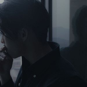 Fotoğraf Öylece Oturan Bir Fil