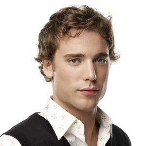 Fotoğraf Dustin Milligan