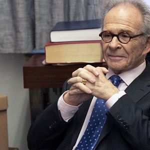 Fotoğraf Ron Rifkin