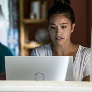 Fotoğraf Gina Rodriguez