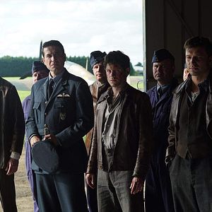 Fotoğraf Iwan Rheon