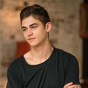 Fotoğraf Hero Fiennes Tiffin