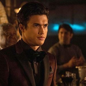 Fotoğraf Charles Melton