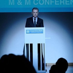 Fotoğraf Bruce Greenwood