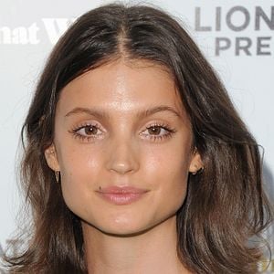 Fotoğraf Charlbi Dean Kriek