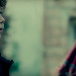 Fotoğraf Bana Bir Aşk Şarkısı Söyle