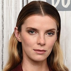 Fotoğraf Betty Gilpin