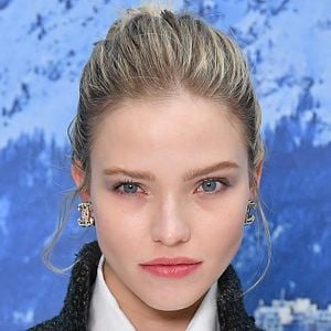 Fotoğraf Sasha Luss