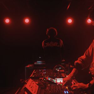 Fotoğraf Iris : A Space Opera By Justice