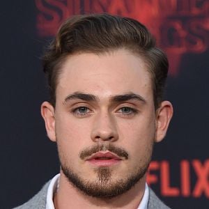Fotoğraf Dacre Montgomery