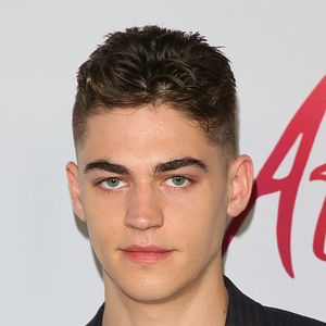 Fotoğraf Hero Fiennes Tiffin