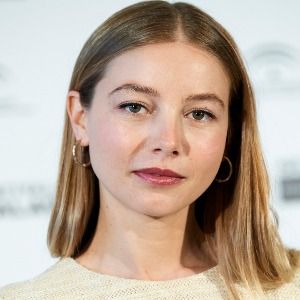 Fotoğraf Charlotte Vega