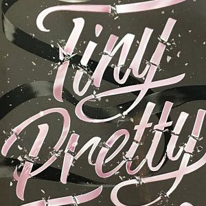 Fotoğraf Tiny Pretty Things