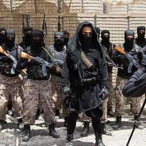 Fotoğraf Sahte Savaş 3: Bir Ulusun Çöküşü