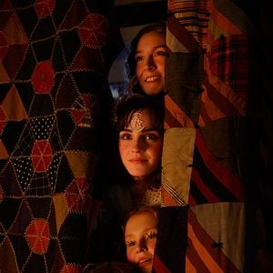 Fotoğraf Eliza Scanlen