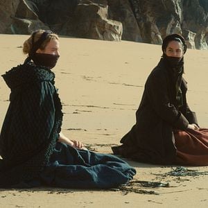 Fotoğraf Alev Almış Bir Genç Kızın Portresi