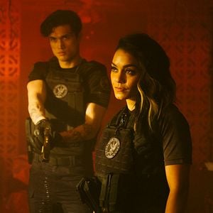 Fotoğraf Charles Melton