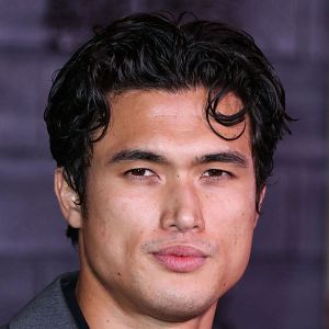 Fotoğraf Charles Melton