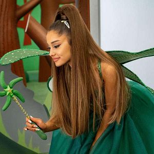 Fotoğraf Ariana Grande