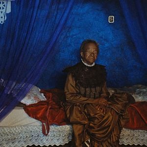 Fotoğraf This Is Not a Burial, It's a Resurrection