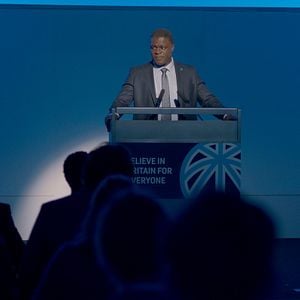 Fotoğraf MotherFatherSon