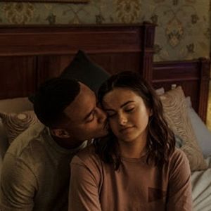 Fotoğraf Dangerous Lies