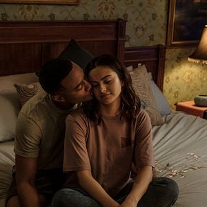 Fotoğraf Dangerous Lies