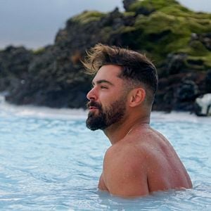 Fotoğraf Down to Earth with Zac Efron