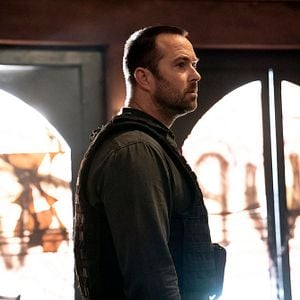 Fotoğraf Sullivan Stapleton